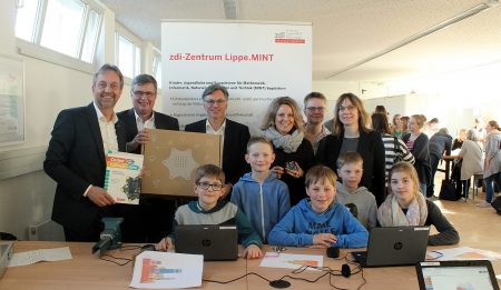 Grundschüler programmieren Schnick, Schnack, Schnuck und messen den Flutschfinger