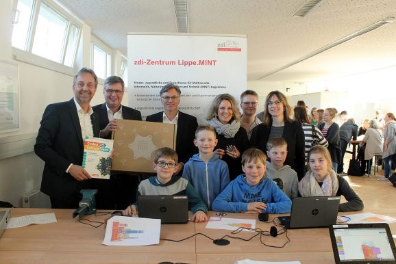 Grundschüler programmieren Schnick, Schnack, Schnuck und messen den Flutschfinger