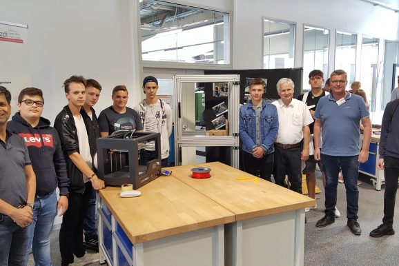 Schüler/innen optimieren den 3D-Druck und bauen einen Transportwagen
