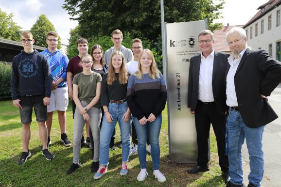 Lippische Schüler/innen erleben 14 Tage IT in Theorie und Praxis