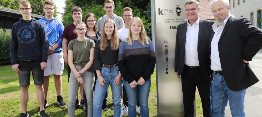 Lippische Schüler/innen erleben 14 Tage IT in Theorie und Praxis