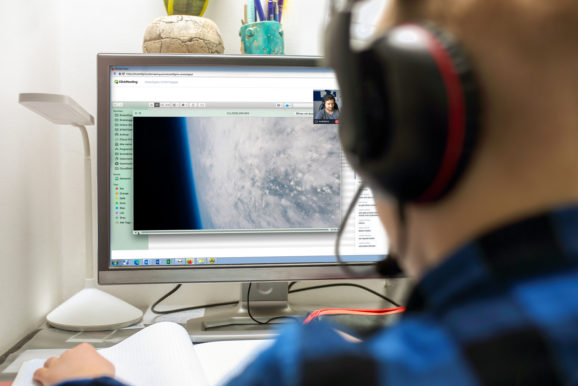 Schülerinnen und Schüler starten online den eigenen Stratosphärenflug