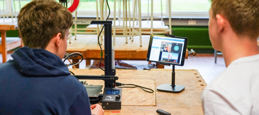 Hybridkurs setzt neue Maßstäbe beim Lernen im MINT-Unterricht der Heinz-Sielmann-Schule