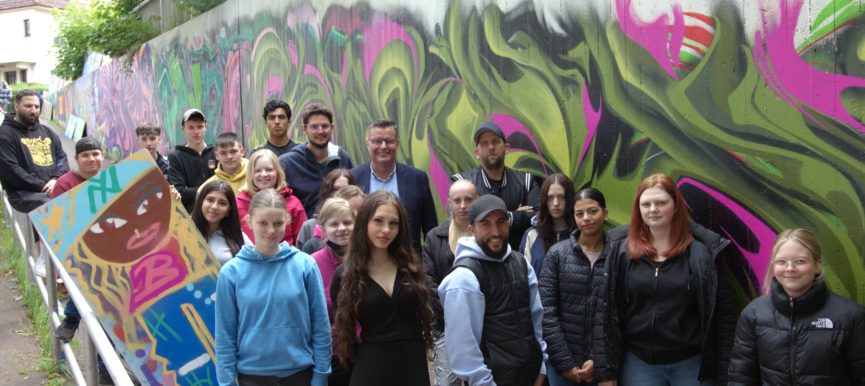 Schülerinnen und Schüler lernen Kunst und MINT mit der Sprühdose