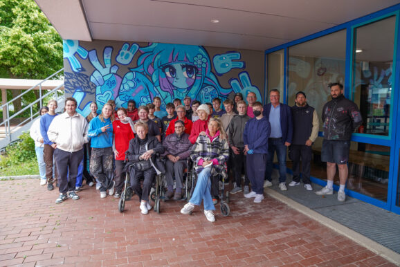 Ein innovatives Graffitiprojekt fördert generationsübergreifendes Lernen und MINT-Berufsorientierung