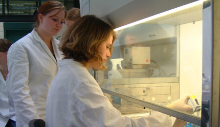 Schülerpraktikum Biotechnologie an der TH OWL